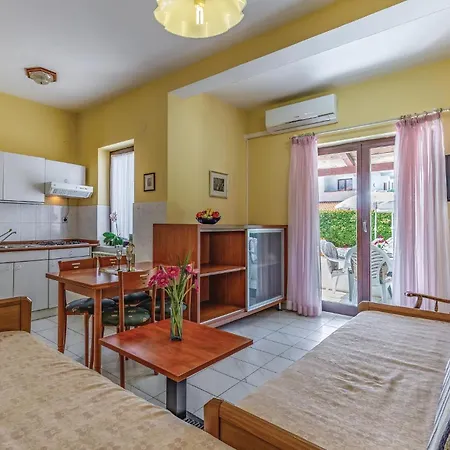 1 Bedroom Beautiful In Apartment
