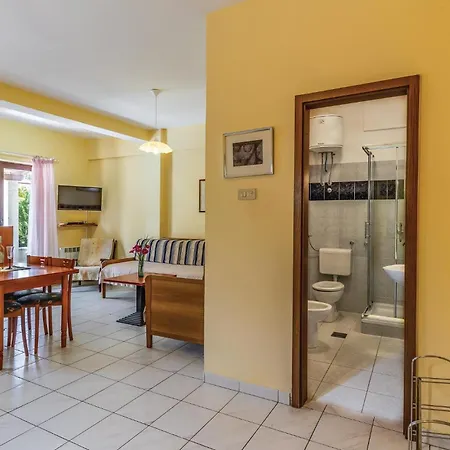 Apartment 1 Bedroom Beautiful In *