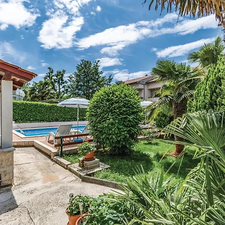 1 Bedroom Beautiful In Porec