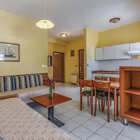 1 Bedroom Beautiful In Apartment